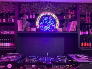 découvrez les meilleurs bars à jeux à aix-en-provence pour des soirées conviviales entre amis autour de jeux de société, cocktails et bonne ambiance.