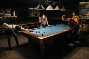 découvrez les meilleurs bars à jeux à lille pour des moments conviviaux entre amis autour de jeux de société, de cartes et bien plus encore.
