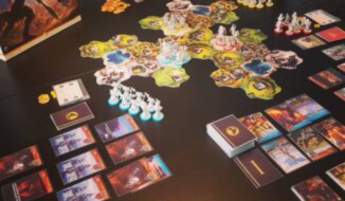 découvrez les meilleurs bars à jeux de société à lyon pour passer des soirées conviviales entre amis autour de vos jeux préférés.